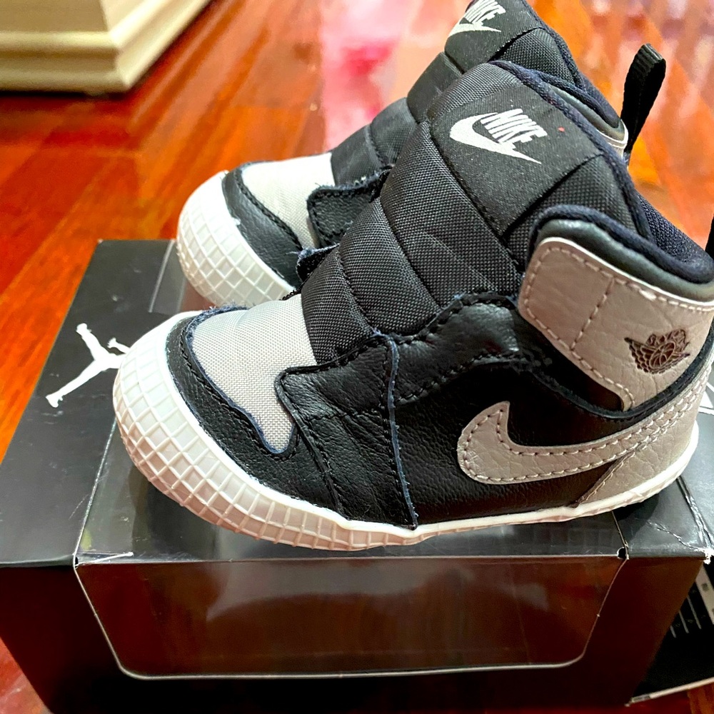 Jordan 1 crib bootie size 4C